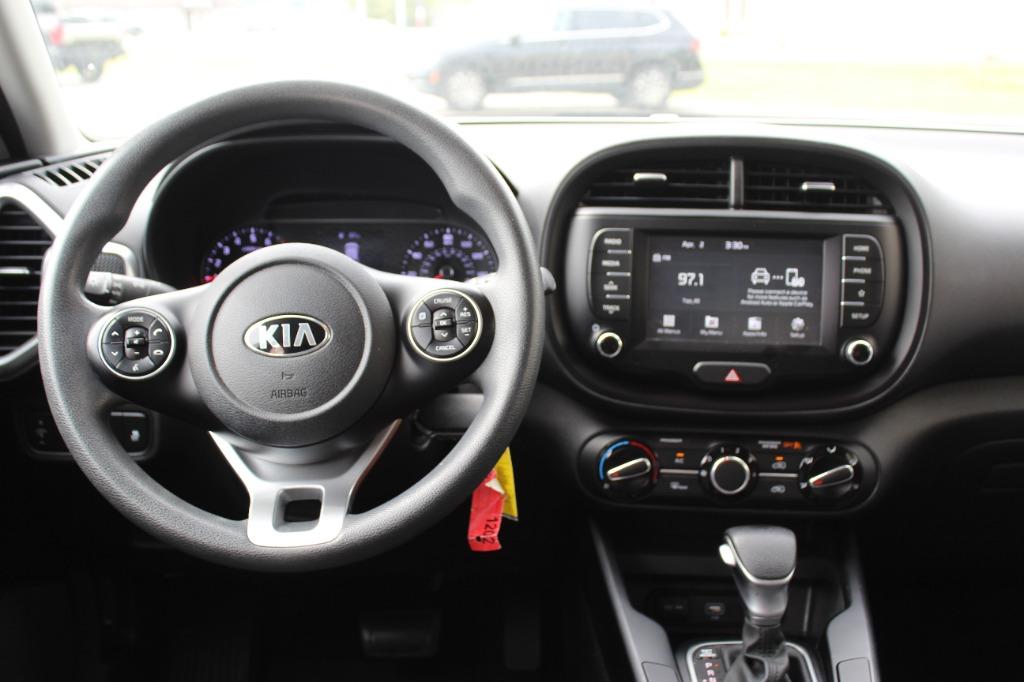 2021 Kia Soul LX - Photo 12
