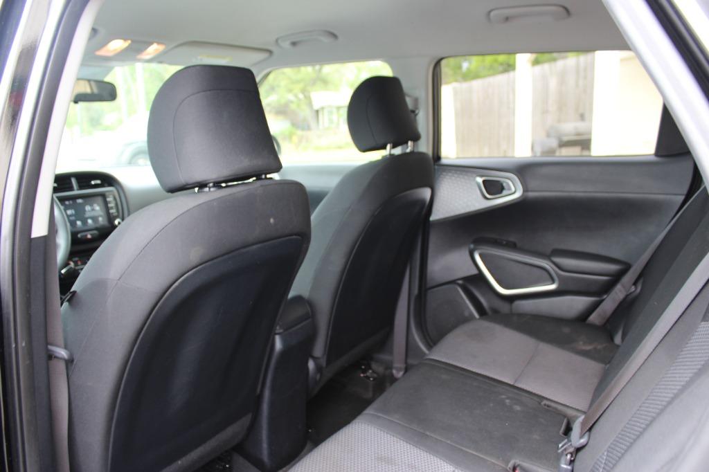 2021 Kia Soul LX - Photo 10