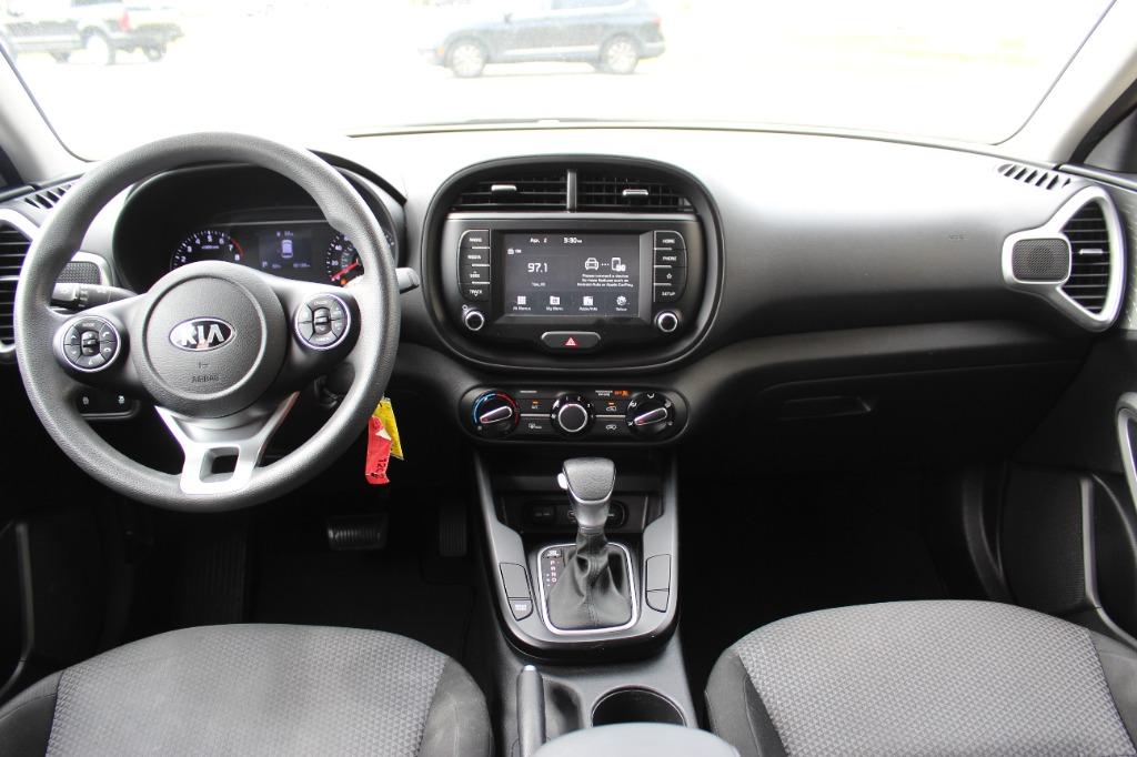 2021 Kia Soul LX - Photo 11
